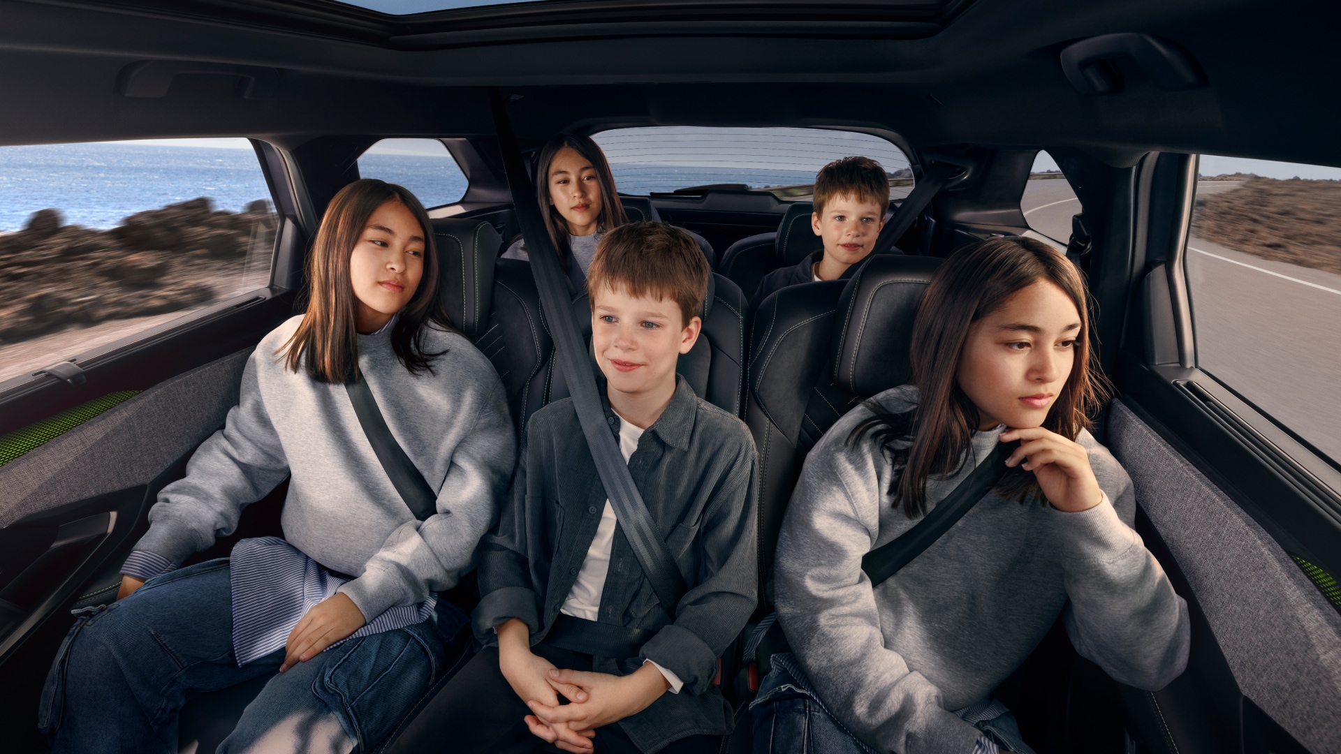 Familie unterwegs im 7-sitzigen E-5008