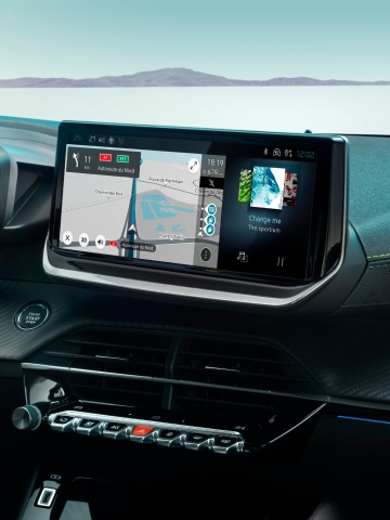 PEUGEOT E-208 mit 10-Zoll-Touchscreen