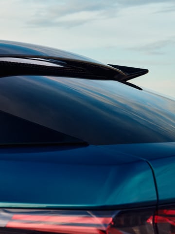 PEUGEOT E-3008 „schwebender“ Heckspoiler