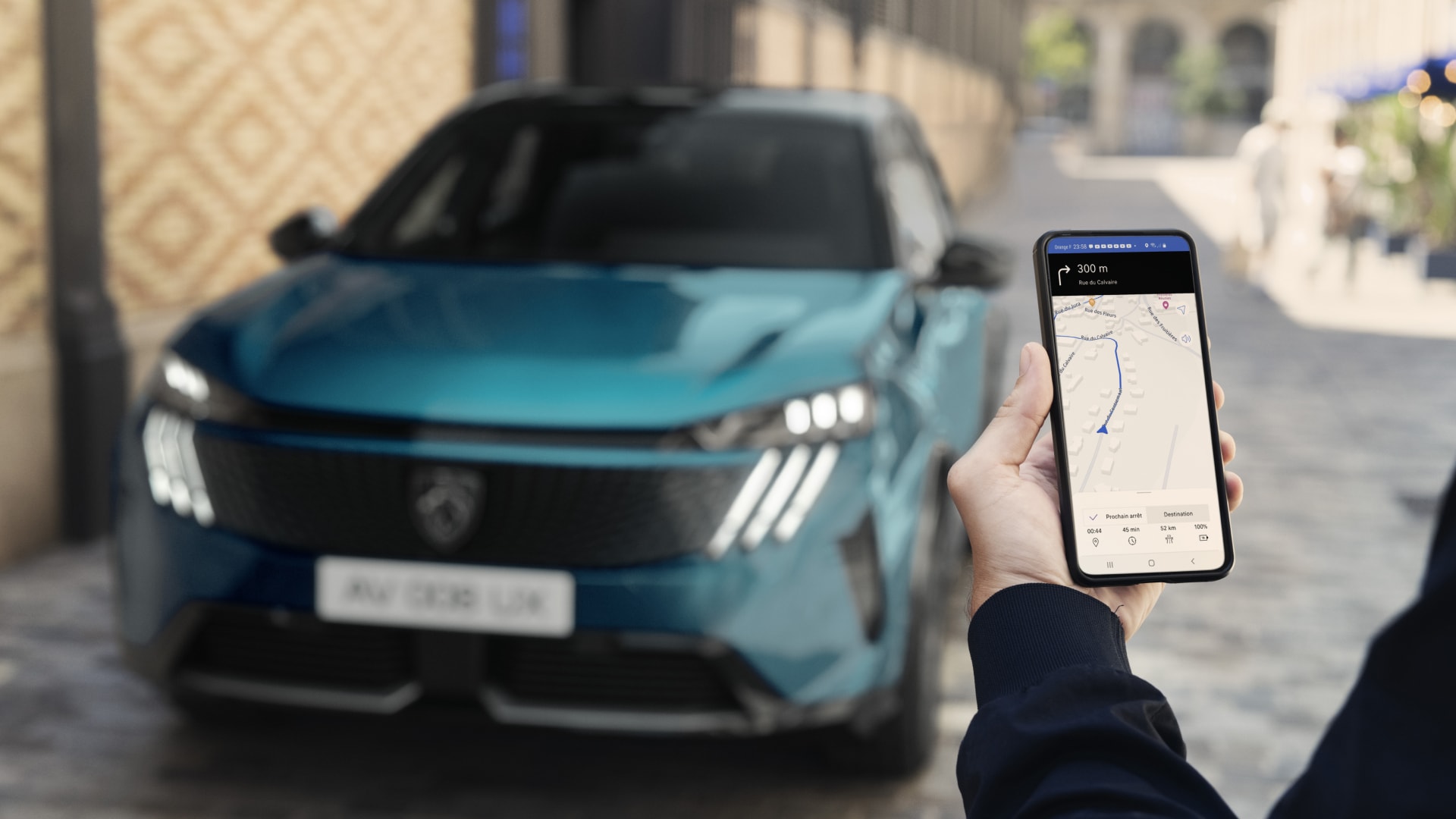 PEUGEOT E-3008 Frontansicht & PEUGEOT APP