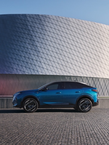 PEUGEOT E‑3008 Dual Motor – Seitenansicht