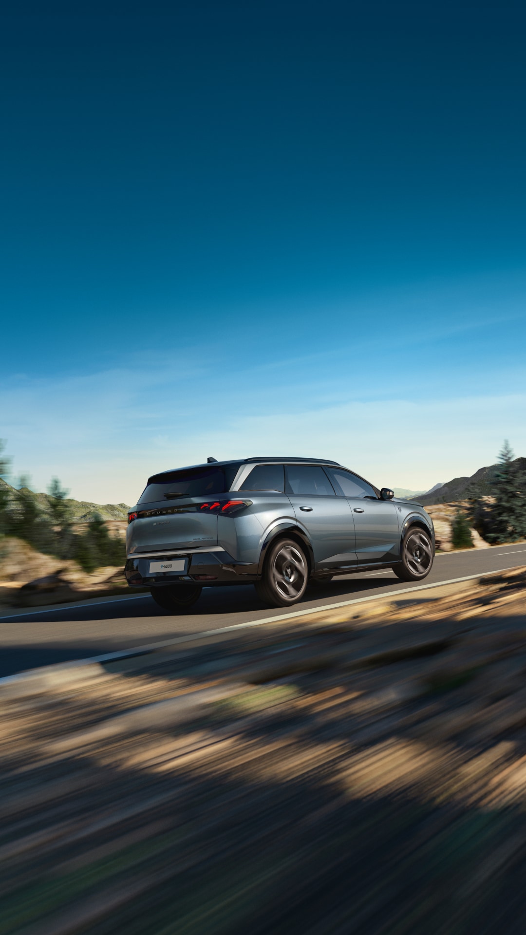 PEUGEOT E-5008 DUAL-MOTOR AWD Heckansicht