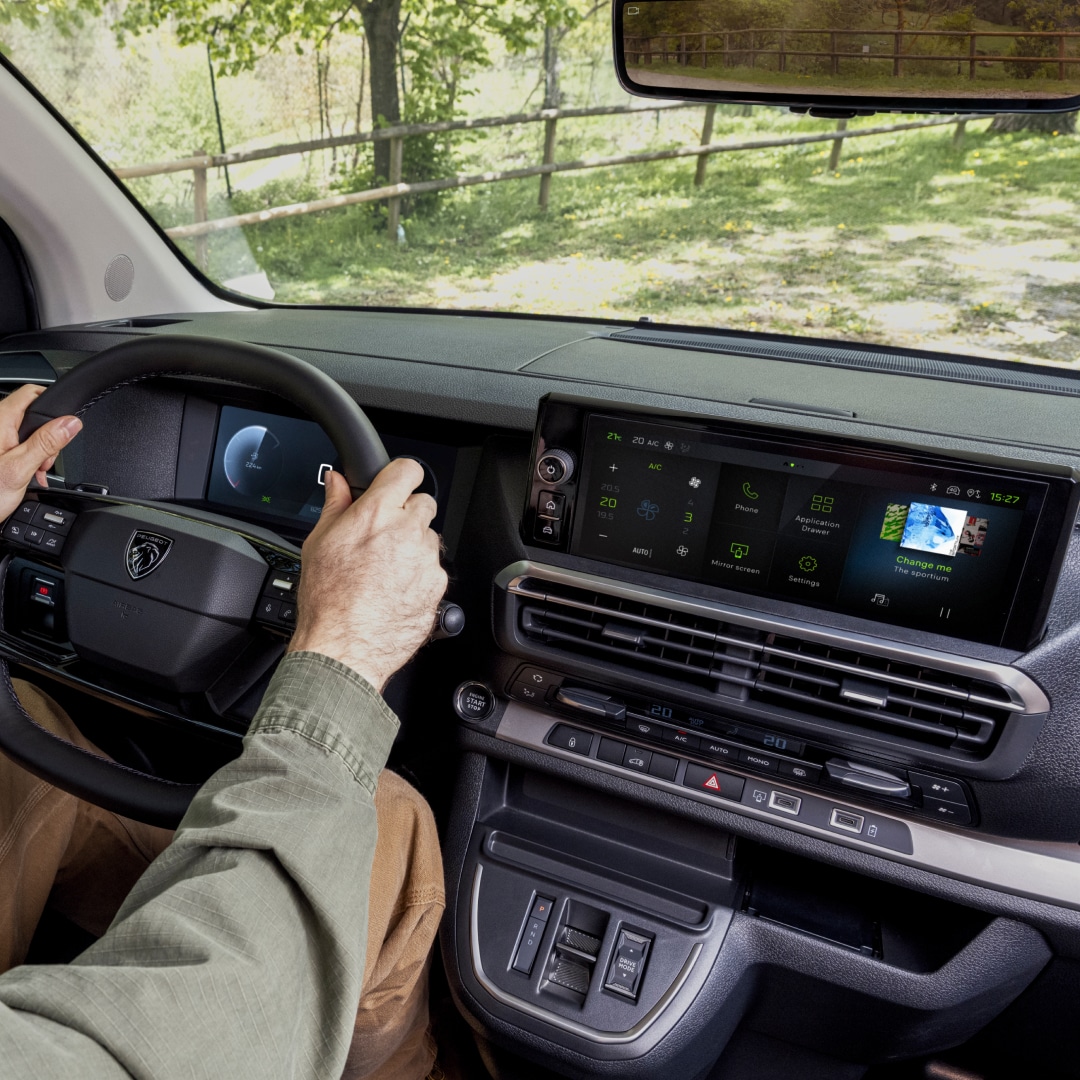 Zentraler 10-Zoll-HD-Touchscreen im PEUGEOT Expert