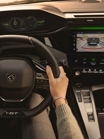 Neues PEUGEOT 408 Hybrid i-Cockpit