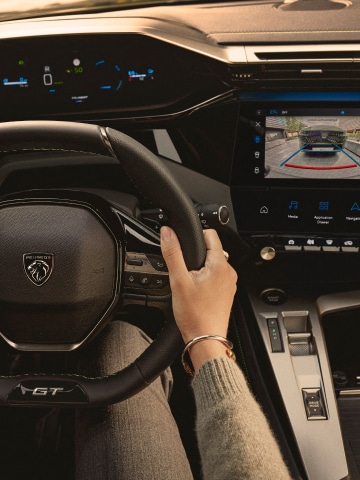 Neues PEUGEOT 408 Hybrid i-Cockpit