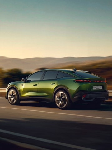 Neuer PEUGEOT E-408 Fahrassistenz